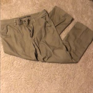 Men’s khaki Duluth pants
